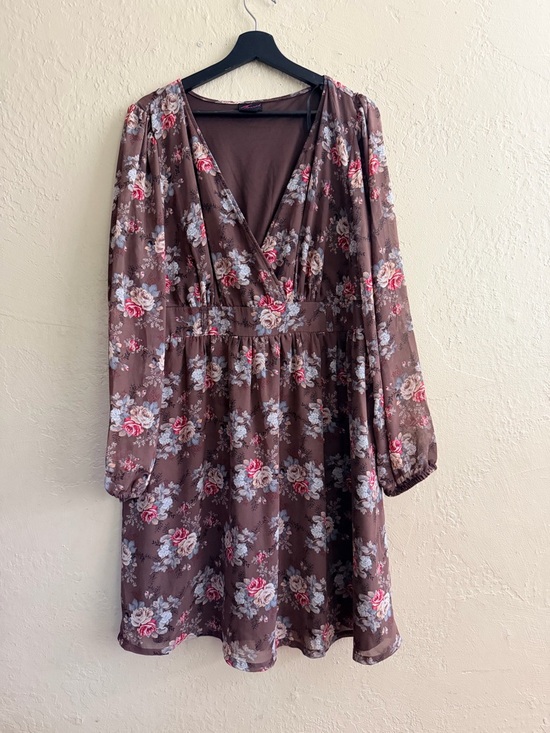 torrid Dresses & Skirts - torrid Brown Floral V-Neck Long Sleeve Dress with Pink & Cream Blooms